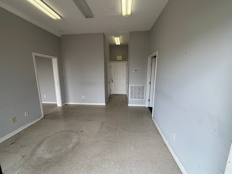 More Photos Of 109 Threet Industrial Rd, Smyrna Flex For Lease
