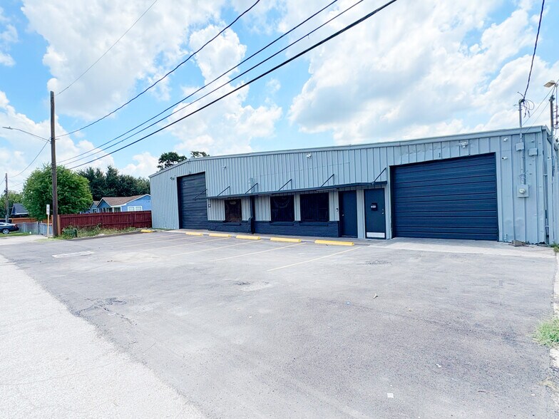 More Photos Of 14006 Duncum St, Houston Warehouse For Sale