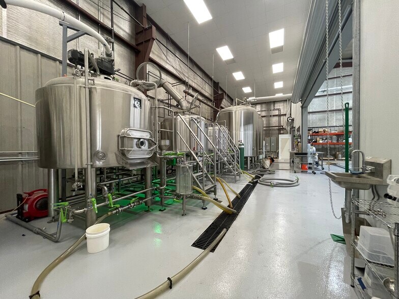 More Photos Of 4001 Navigation Blvd, Houston Warehouse For Sale