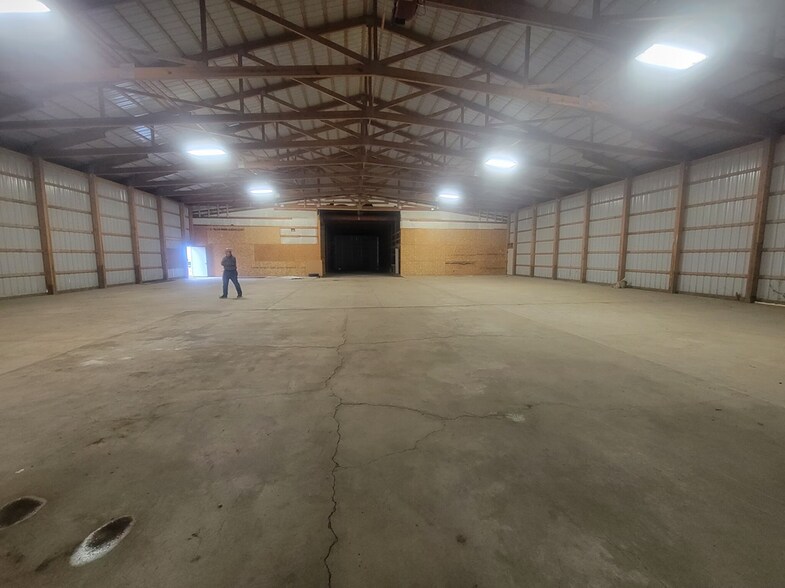 More Photos Of 910 Woodlawn Rd, Lincoln Freestanding For Lease