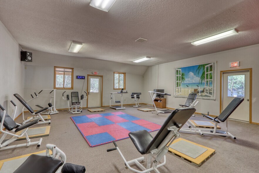 More Photos Of 10045 N State Road 27, Hayward Flex For Sale