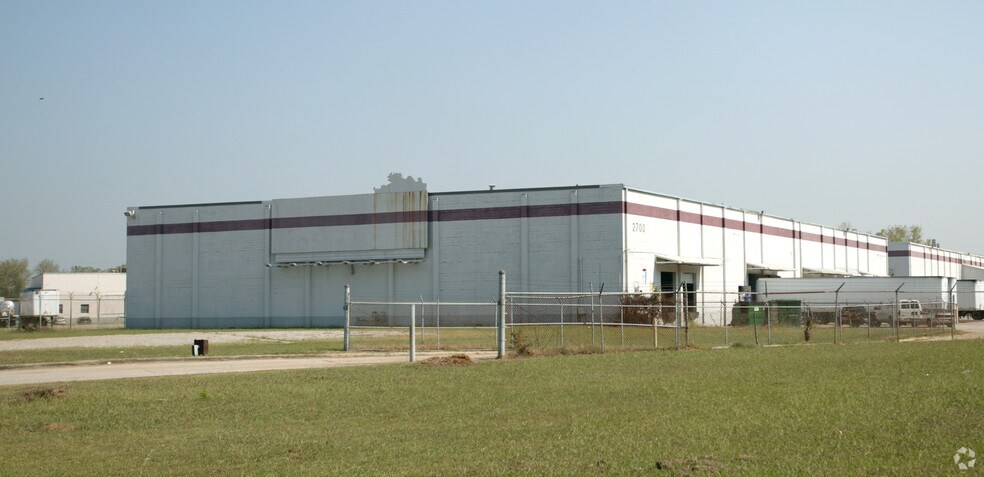 More Photos Of 2700 13th St W, Birmingham Warehouse For Lease