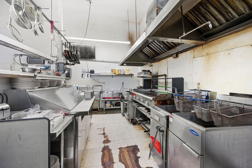 More Photos Of 235 S Main St, Palisade Restaurant For Sale