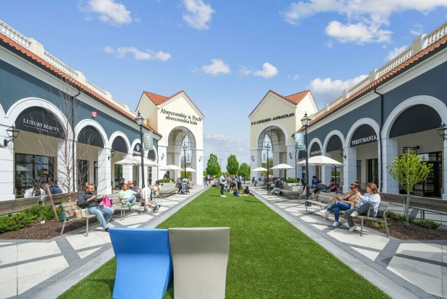 More Photos Of 152 The Arches Cir, Deer Park Unknown For Lease