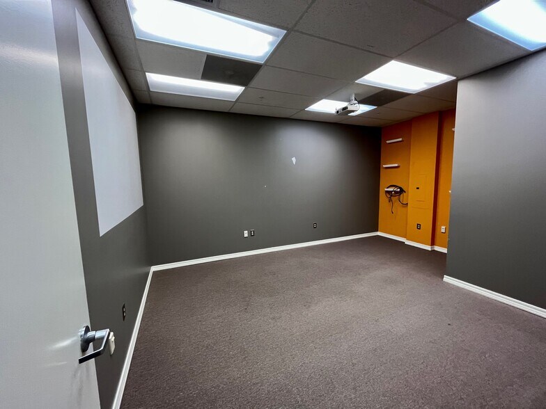 More Photos Of 201 Prospect Rd, Bloomington Storefront Retail Office For Lease