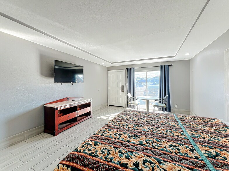 More Photos Of 307 E Vine St, Kissimmee Hotel For Sale