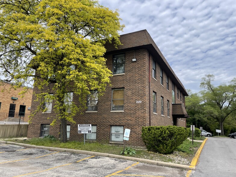 Primary Photo Of 220 E Lake St, Addison Office For Lease