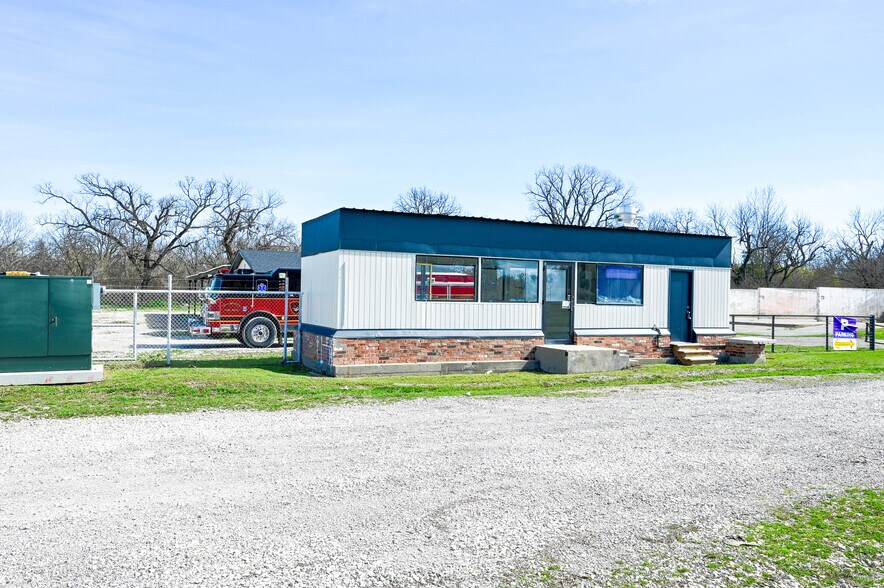 More Photos Of 19710 US Highway 377, Whitesboro Warehouse For Sale