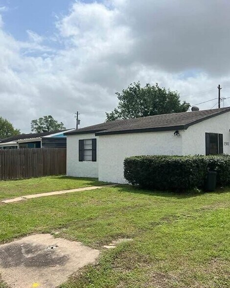 More Photos Of 1501 Mercury Dr, Jacinto City Office For Lease