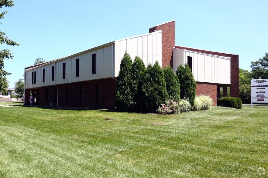 More Photos Of 684 W Boughton Rd, Bolingbrook Office For Lease