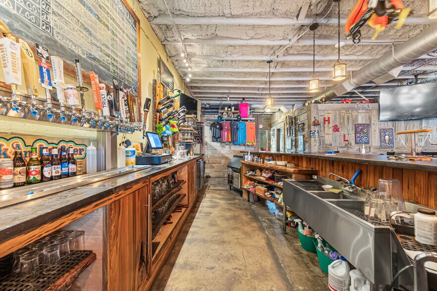 More Photos Of 130 E Goodnight Ave, Aransas Pass Restaurant For Sale