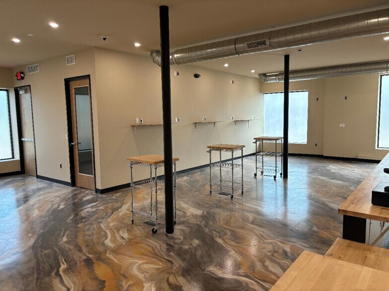 More Photos Of 28557 Woodward Ave, Berkley Storefront Retail Office For Lease