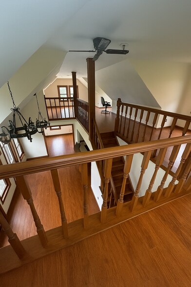 More Photos Of 7864 Mayfield Rd, Chesterland Office For Sale