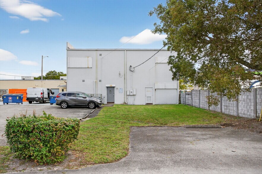 More Photos Of 513 N State Road 7, Margate Office For Sale