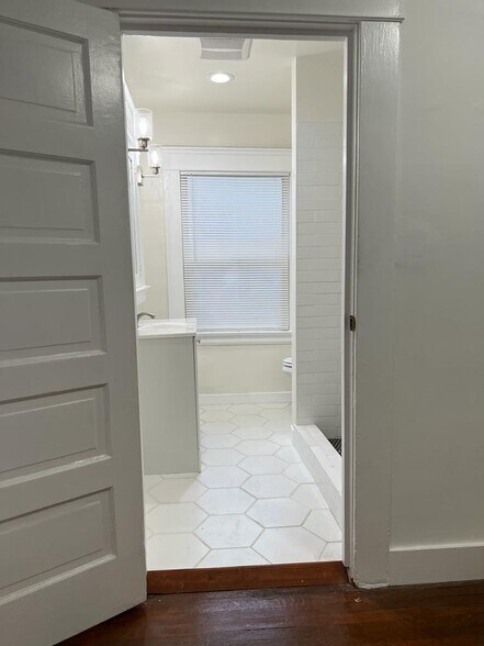 More Photos Of 1608-1610 S Wilton Pl, Los Angeles Apartments For Sale