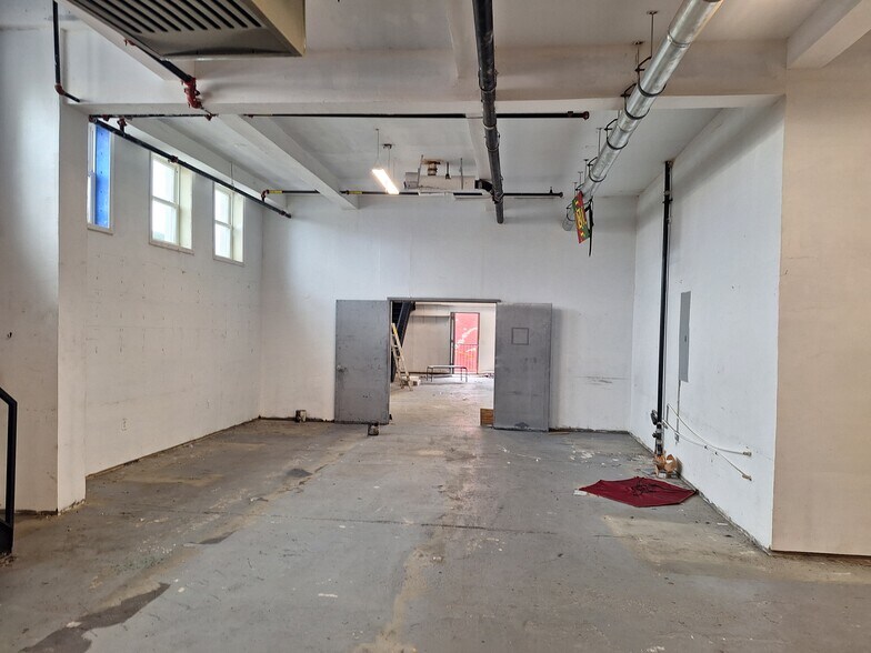 More Photos Of 264 41st St, Brooklyn Warehouse For Lease
