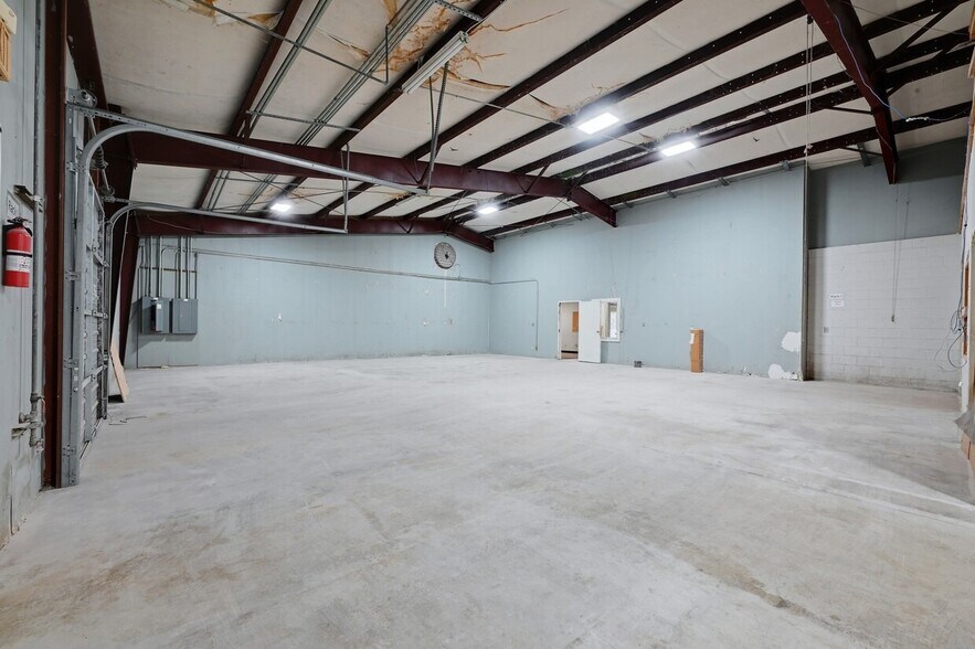 More Photos Of 5916 Hwy 290 West, Dripping Springs Light Manufacturing For Sale