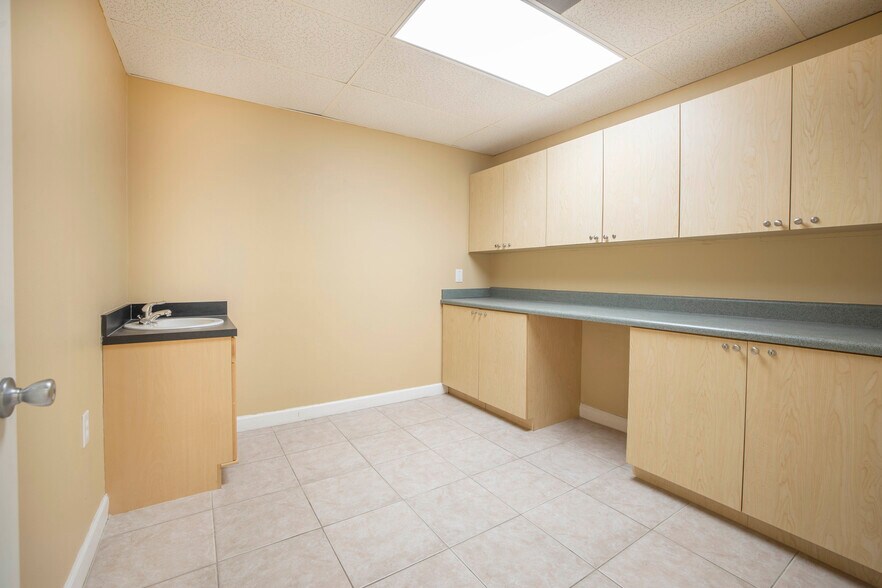 More Photos Of 7212 US Highway 19, New Port Richey Office For Sale
