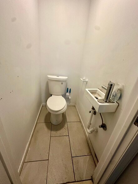 More Photos Of 1616 Summit Ave, Union City Apartments For Lease