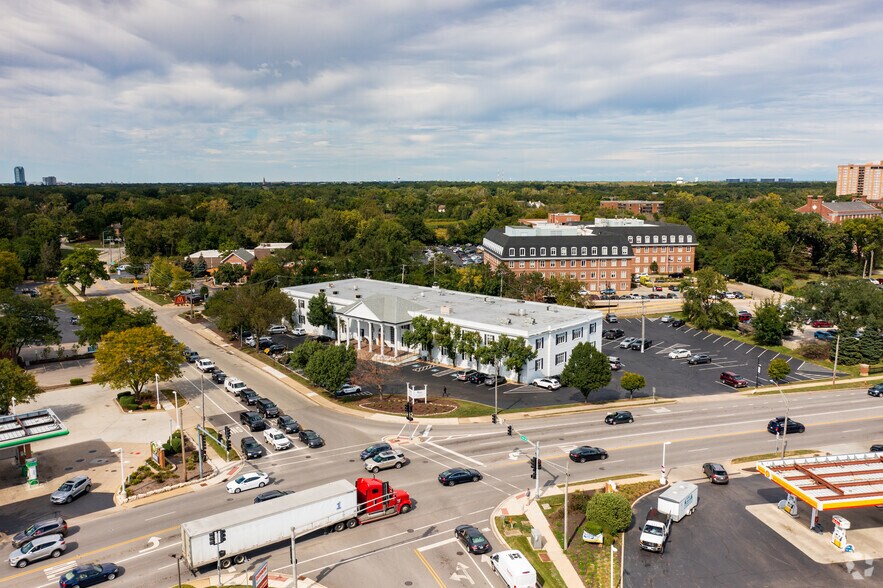 More Photos Of 15 Spinning Wheel Rd, Hinsdale Unknown For Lease