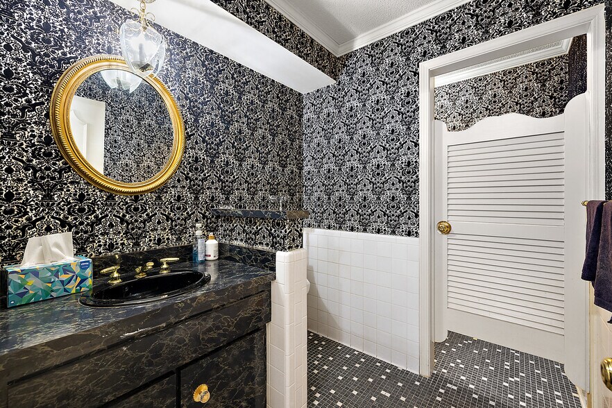 More Photos Of 22815 Kelly Rd, Eastpointe Loft Creative Space For Sale