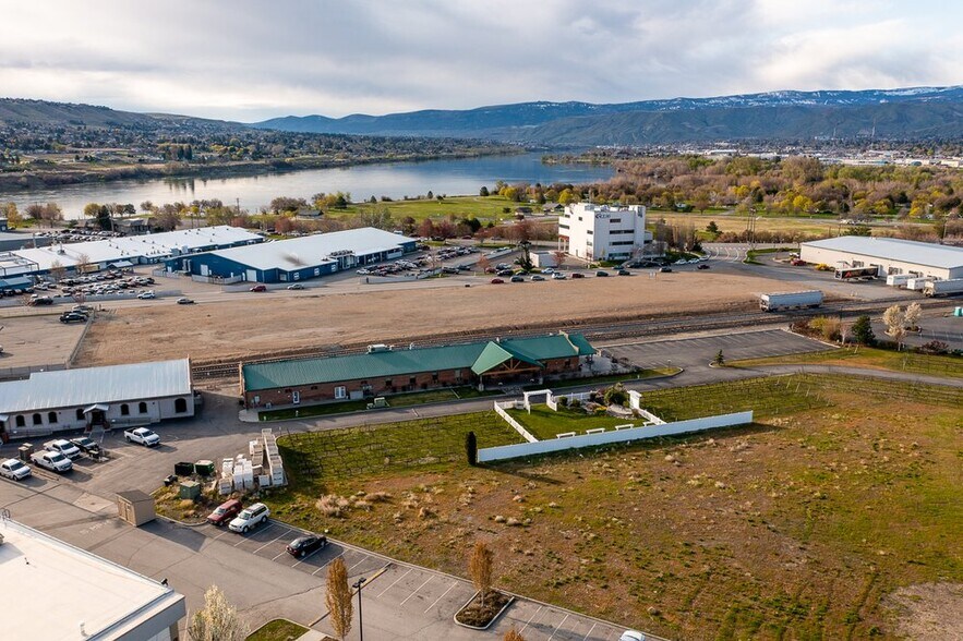 More Photos Of 1 Vineyard Way, Wenatchee Winery Vineyard For Sale