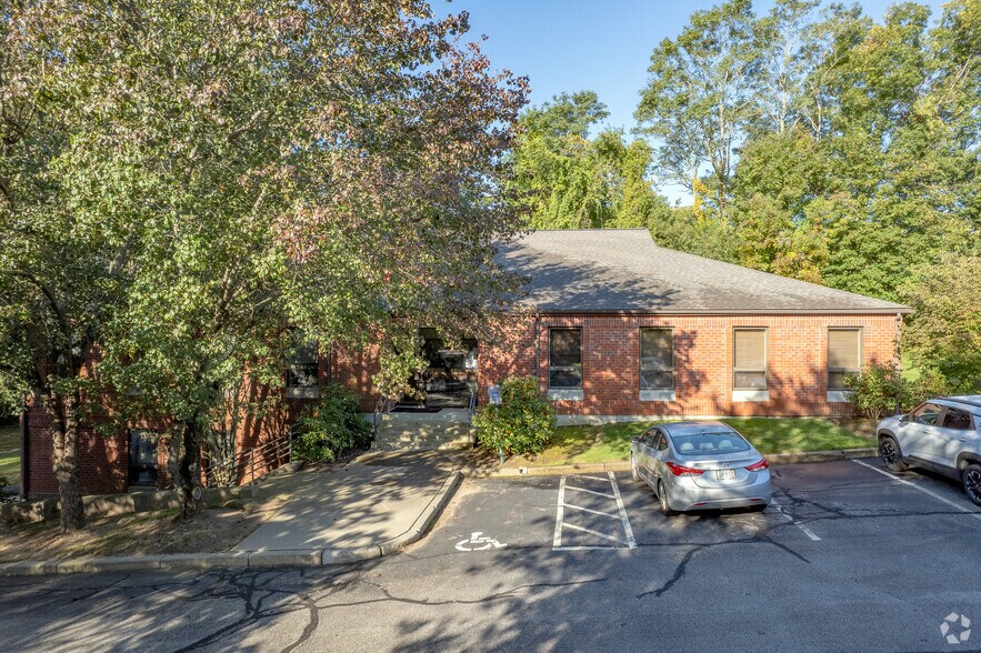 More Photos Of 875 Centerville Rd, Warwick Medical For Lease