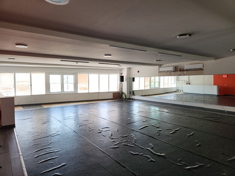 More Photos Of 310-312 W Main St, Norristown Warehouse For Lease