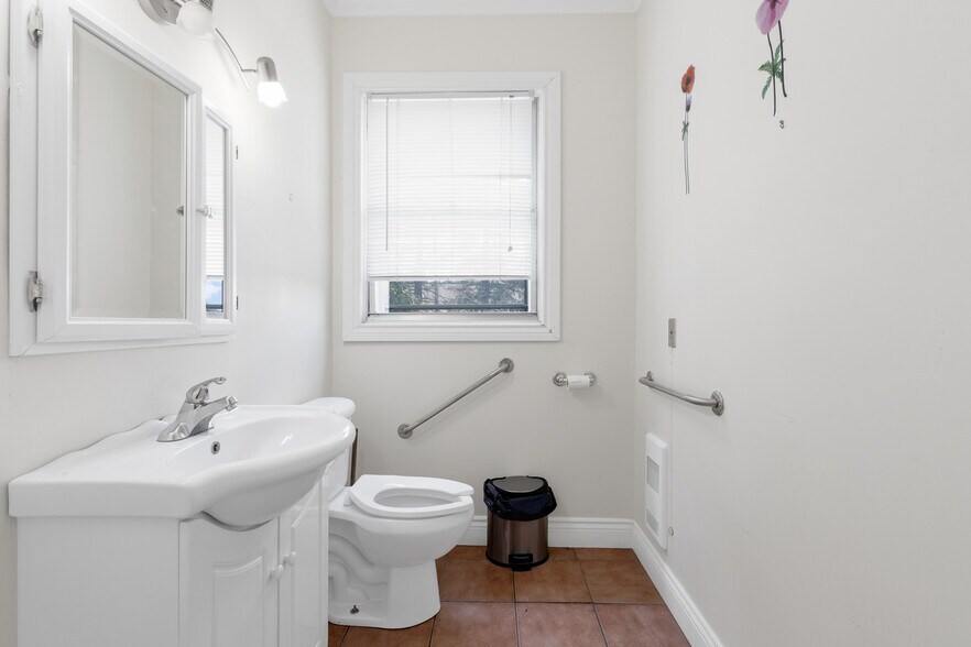 More Photos Of 21 Rue Messier, Mont-saint-hilaire Apartments For Sale