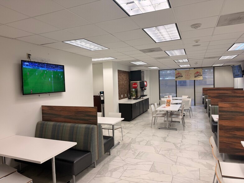 More Photos Of 8313 Southwest Fwy, Houston Unknown For Lease