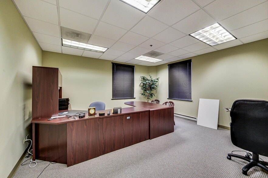 More Photos Of 10700 W Higgins Rd, Rosemont Office For Sale