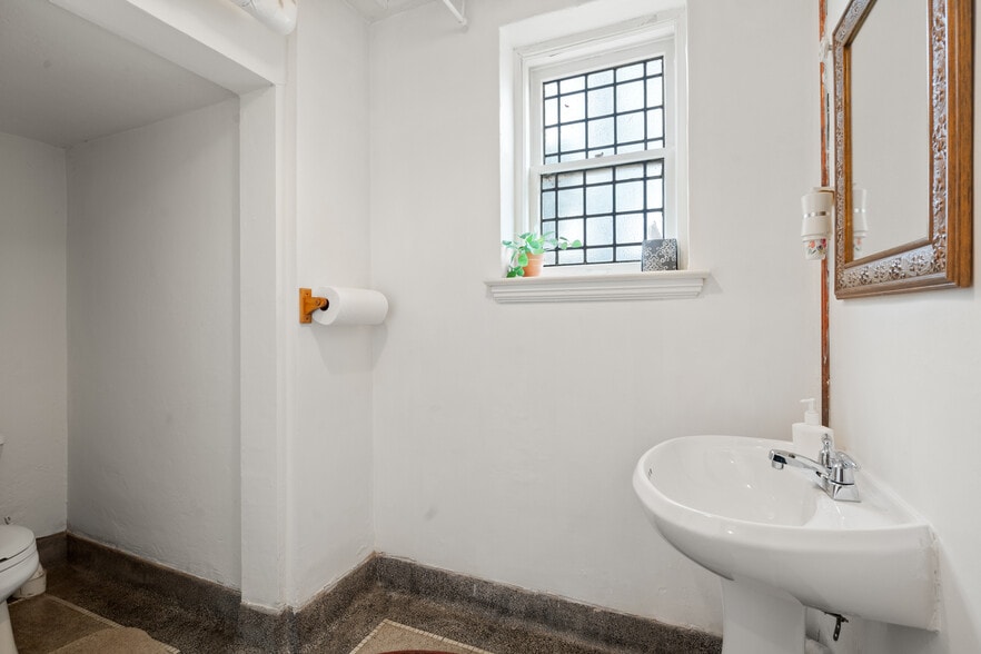 More Photos Of 71 S Washington St, Oxford Religious Facility For Sale