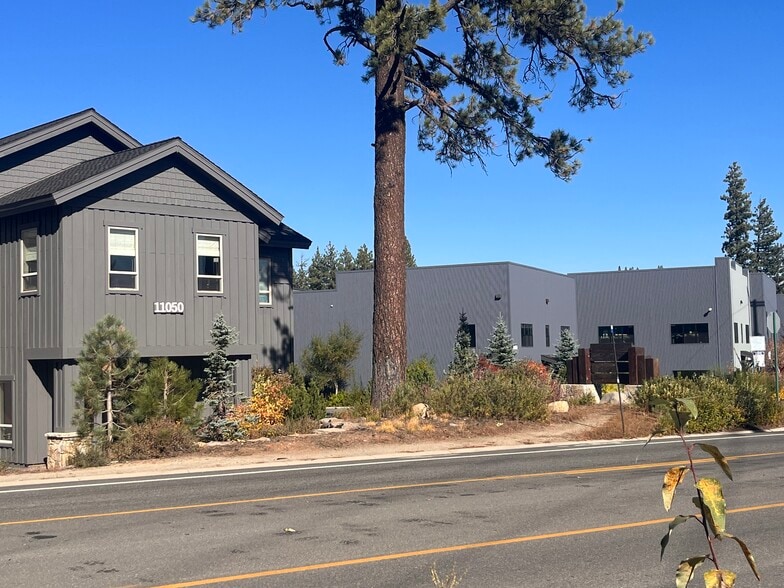 More Photos Of 10775 Pioneer Trl, Truckee Office For Lease