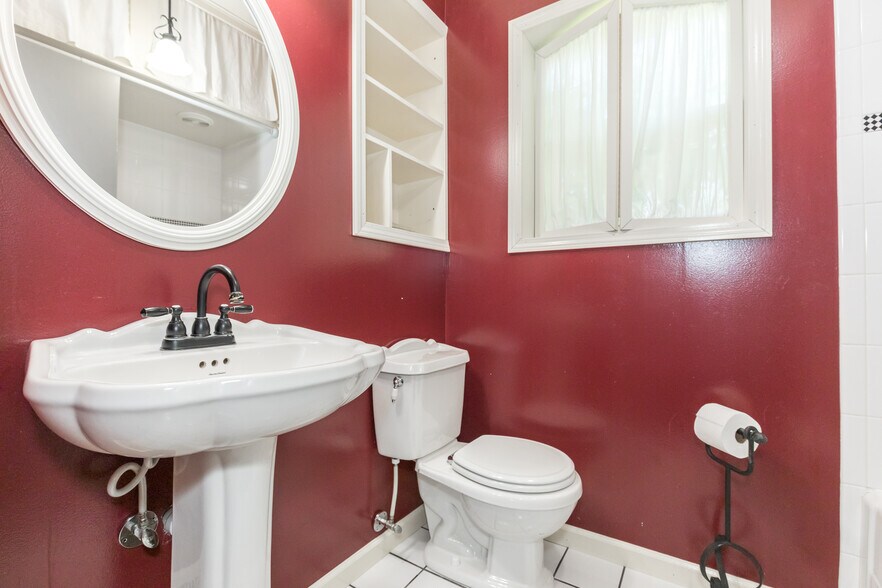 More Photos Of 131 Copenhaver St, Marion Shelter For Sale