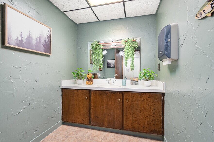 More Photos Of 725 E Center St, Ithaca Showroom For Sale