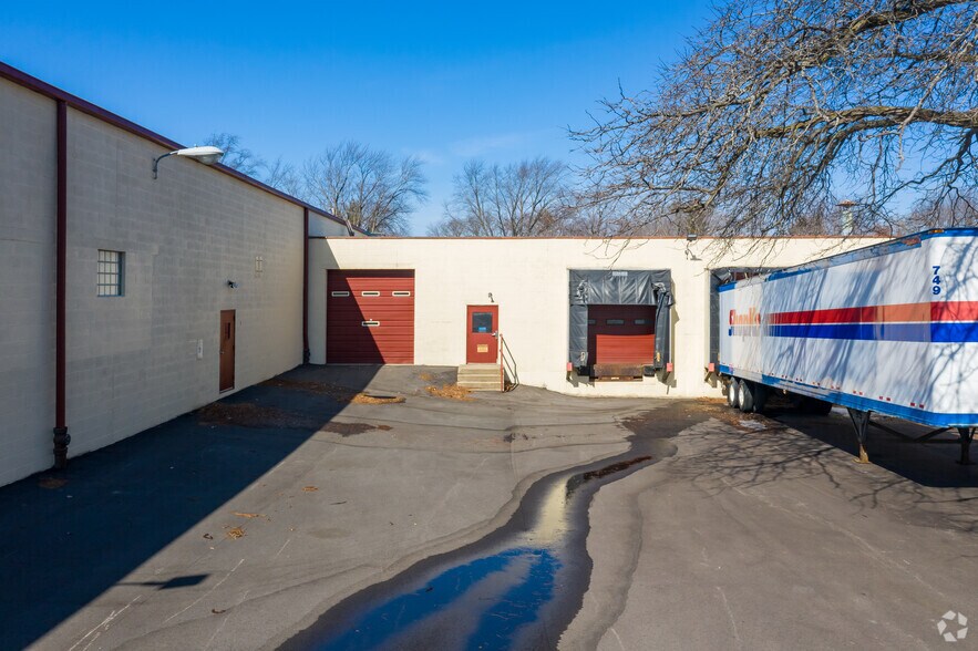 More Photos Of 5200 W Clinton Ave, Milwaukee Warehouse For Lease