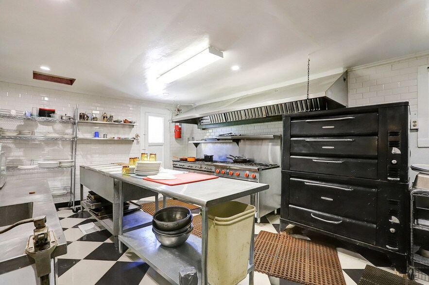 More Photos Of 212 Main St, Sierra City Hotel For Sale