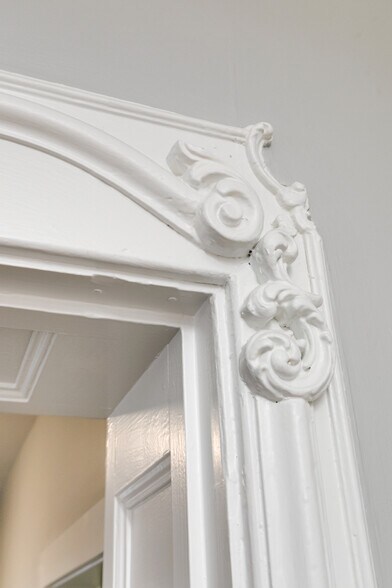 More Photos Of 424 E Grace St, Richmond Bank For Lease