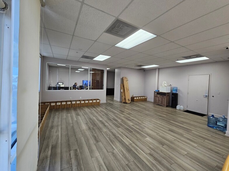 More Photos Of 9613 NW 33rd St, Doral Service For Sale