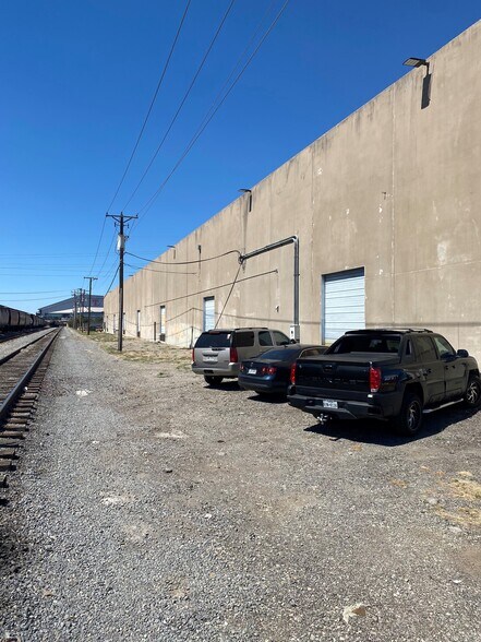 More Photos Of 2200-2202 E Randol Mill Rd, Arlington Warehouse For Lease