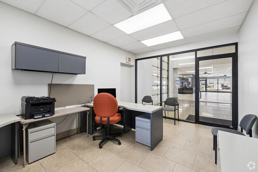 More Photos Of 7682 E 46th Pl, Tulsa Auto Dealership For Lease