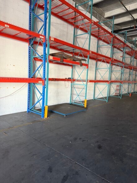 More Photos Of 2740-2764 NW 112th Ave, Doral Warehouse For Lease