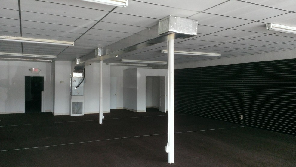 More Photos Of 1232 N Tamiami Trl, North Fort Myers Unknown For Lease