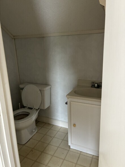 More Photos Of 212 W Water St, Plymouth Office Residential For Lease