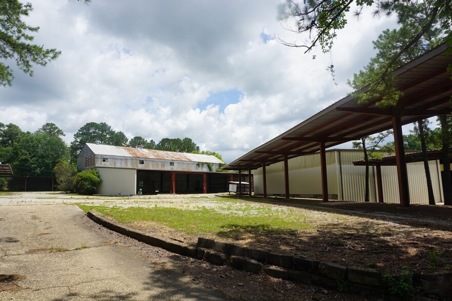 More Photos Of 403 N Main St, Evergreen Warehouse For Sale