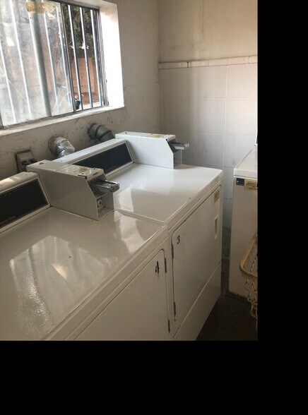 More Photos Of 6902 Vesper Ave, Van Nuys Apartments For Sale