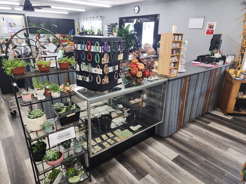 More Photos Of 1500 E Main St, Robinson Storefront For Sale