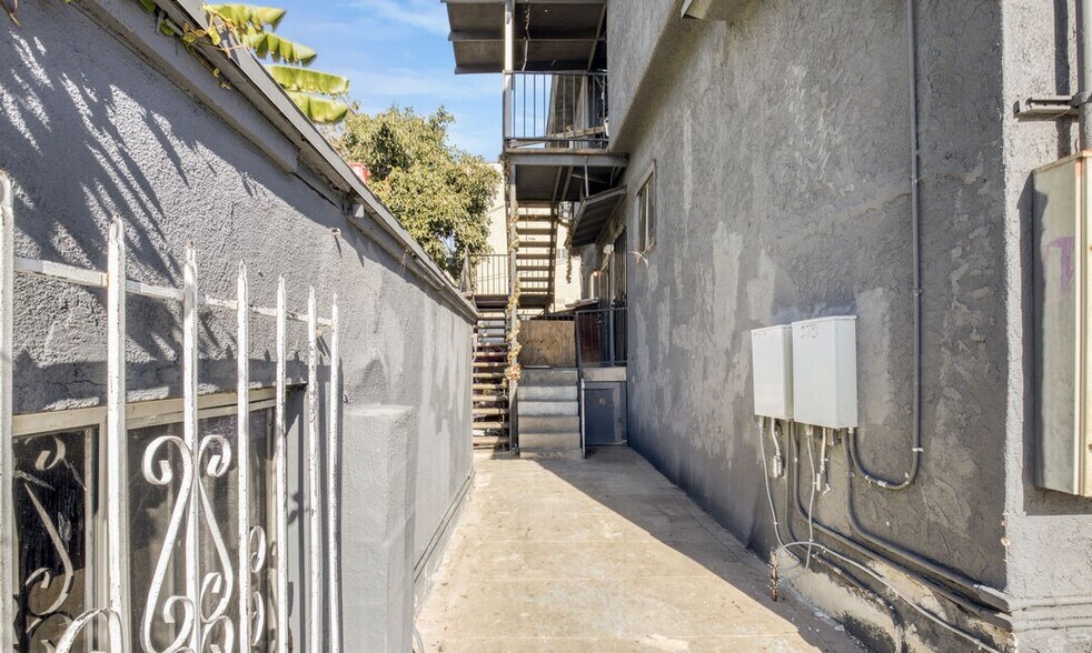 More Photos Of 275 S Union Ave, Los Angeles Apartments For Sale