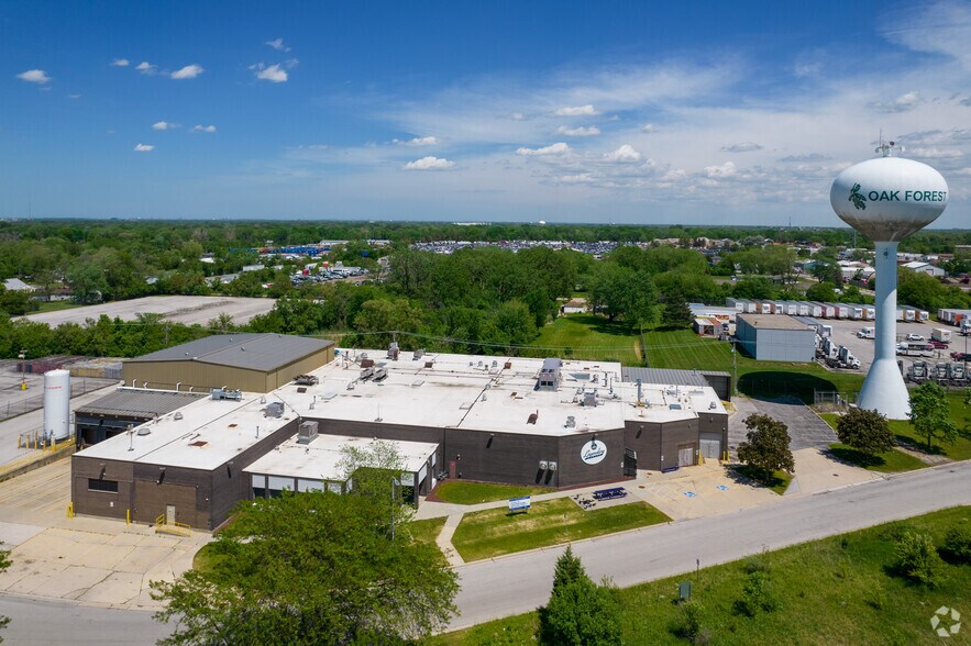 More Photos Of 16425 Kilbourn Ave, Oak Forest Distribution For Sale