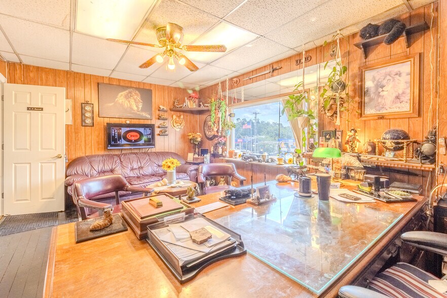 More Photos Of 1154 5th Ave, East McKeesport Office For Sale